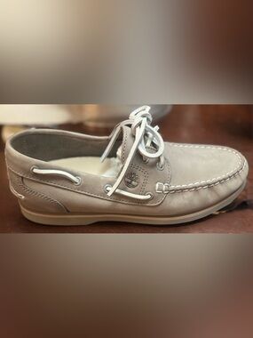 Timberland Classic 2-Eye Boat Shoe, crafted from premium nubuck leather.NIB